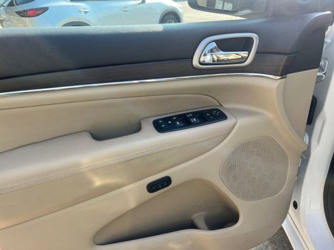 Used 2016 Jeep Grand Cherokee Overland image 16