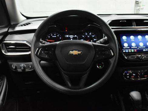Used 2023 Chevrolet TrailBlazer LT w/ Convenience Package FWD image 9