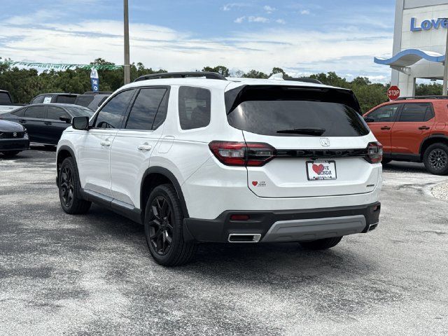 New 2025 Honda Pilot Touring image 9