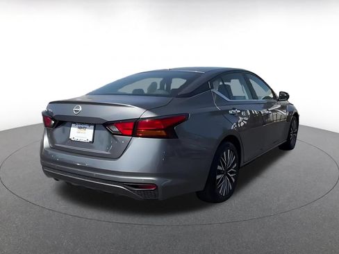 Used 2025 Nissan Altima 2.5 SV FWD image 15