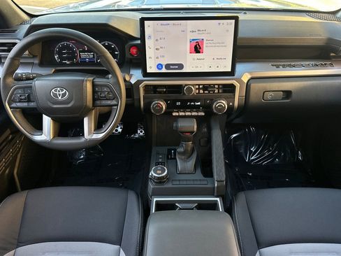 Used 2024 Toyota Tacoma TRD Sport image 4