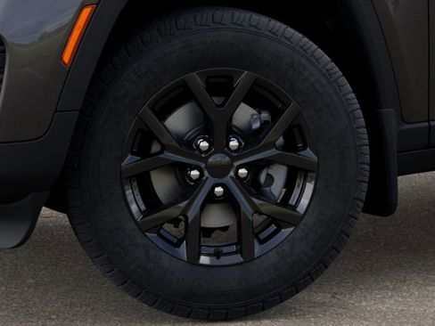 New 2025 Jeep Grand Cherokee Altitude image 8