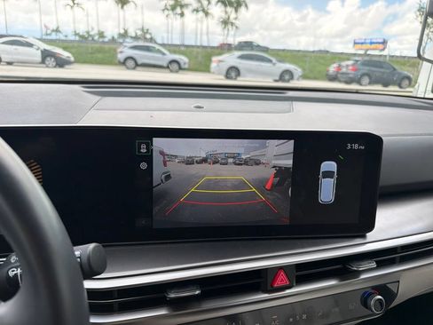 Used 2025 Kia Sorento S w/ Panoramic Sunroof Package FWD image 5