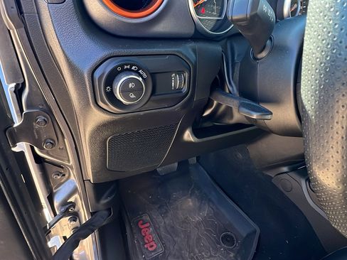 Used 2023 Jeep Gladiator Mojave w/ Cold Weather Group image 26