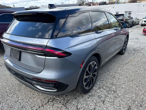 Used 2024 Lincoln Nautilus Reserve w/ Equipment Group 202A image 9