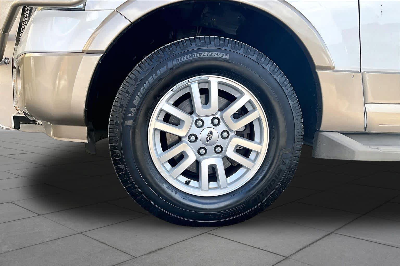 Used 2014 Ford Expedition XLT w/ Equipment Group 202A RWD image 11