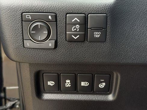 Used 2023 Lexus GX 460 Premium w/ Accessory Package AWD/4WD image 24