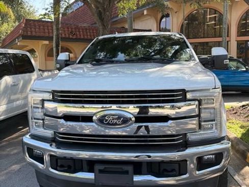 Used 2019 Ford F250 Lariat w/ Lariat Ultimate Package AWD/4WD image 4