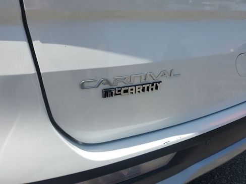 Used 2024 Kia Carnival EX FWD image 8
