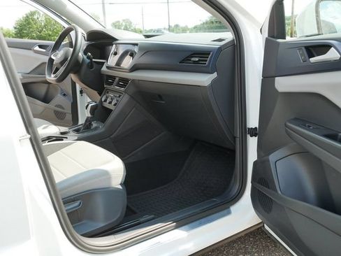 Certified 2022 Volkswagen Taos SE w/ IQ.Drive SE Package AWD/4WD image 20