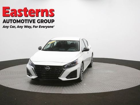 Used 2025 Nissan Altima 2.5 SV FWD image 53