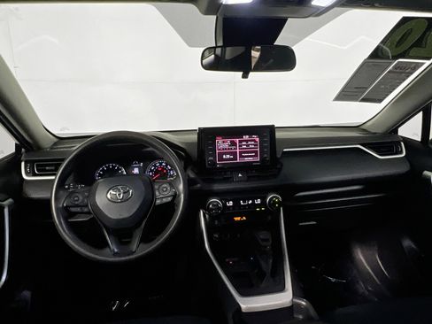 Used 2020 Toyota RAV4 XLE w/ Convenience Package FWD image 30