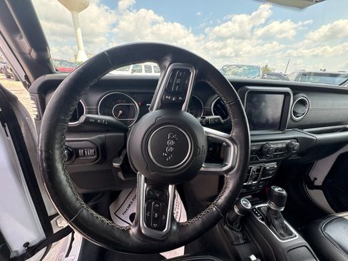 Used 2019 Jeep Wrangler Unlimited Sahara AWD/4WD image 10