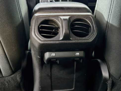 Used 2018 Jeep Wrangler Unlimited Sport S AWD/4WD image 24