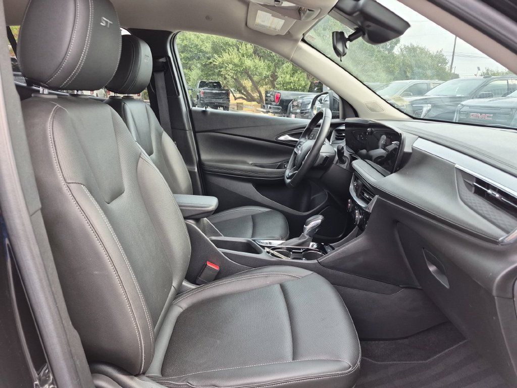 Used 2024 Buick Encore GX Sport Touring FWD image 35