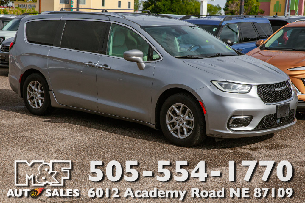 Used 2021 Chrysler Pacifica Touring-L FWD image 1