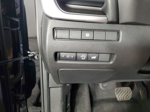 Used 2025 Nissan Rogue SV FWD image 28