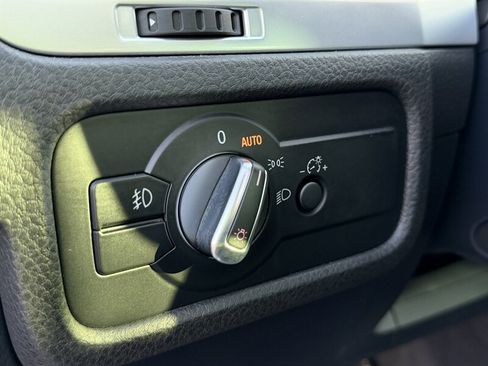 Used 2012 Volkswagen Touareg Hybrid image 43