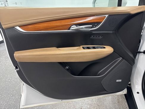 Used 2017 Cadillac XT5 Platinum image 6