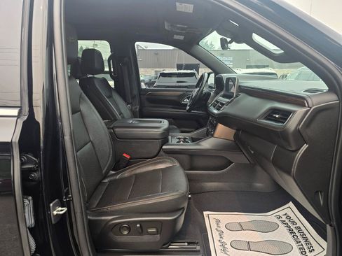Used 2023 Chevrolet Suburban High Country AWD/4WD image 19