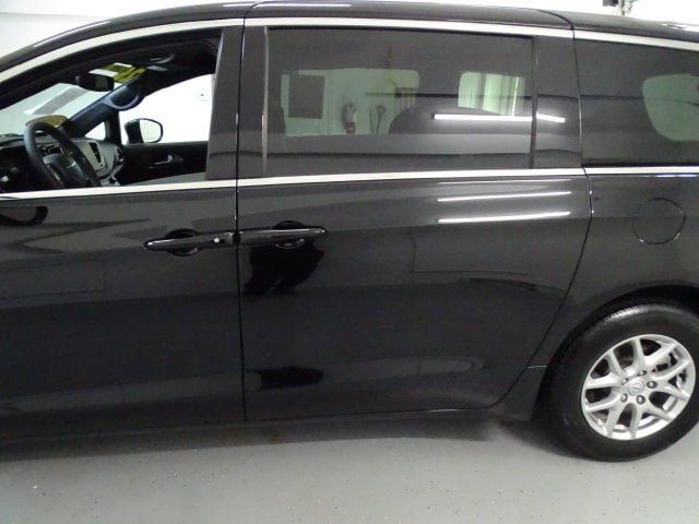 Certified 2026 Chrysler Pacifica Select FWD image 18