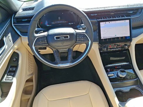 Certified 2024 Jeep Grand Cherokee Limited image 21