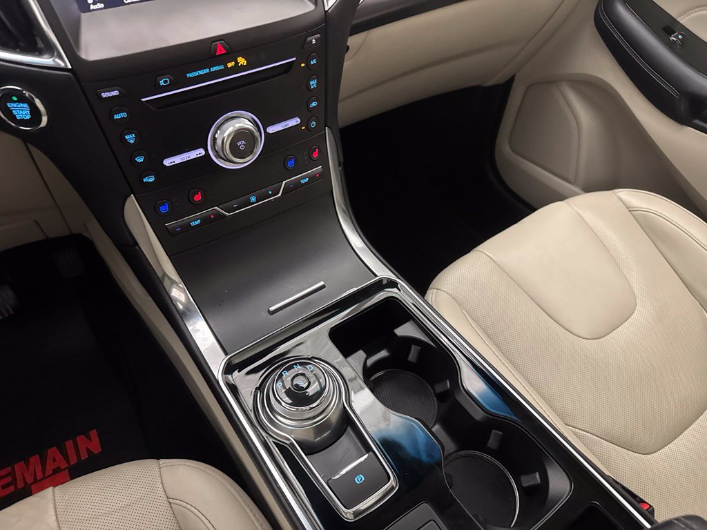 Used 2019 Ford Edge Titanium w/ Equipment Group 301A AWD/4WD image 17