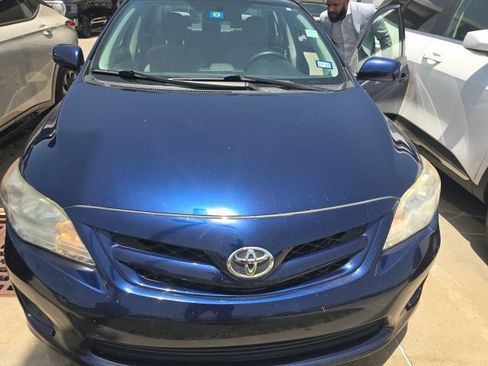 Used 2012 Toyota Corolla LE FWD image 3