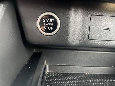 Used 2022 Nissan Rogue SV image 25