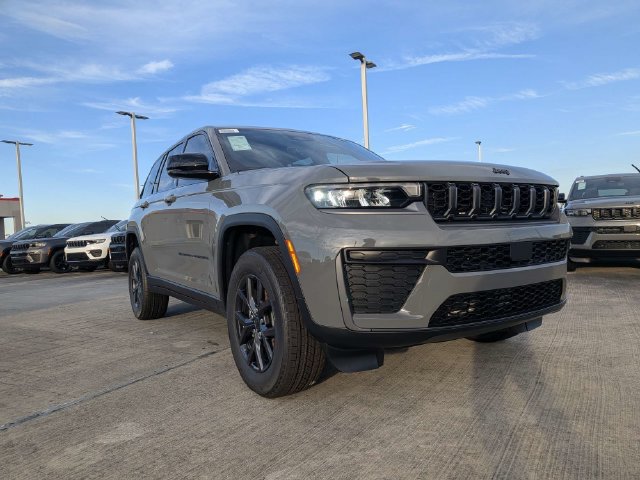 New 2027 Jeep Grand Cherokee Altitude RWD image 2
