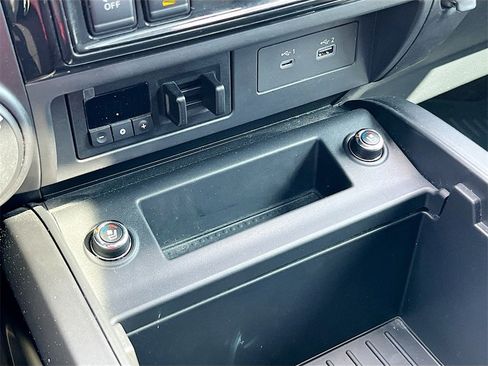 Used 2023 Nissan Titan PRO-4X w/ Pro-4x Convenience Package image 21