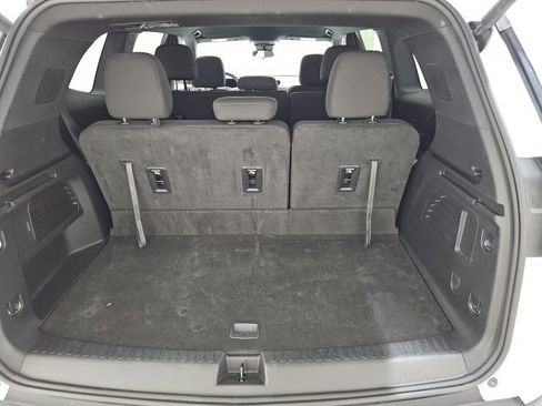 Used 2025 GMC Acadia Elevation image 5