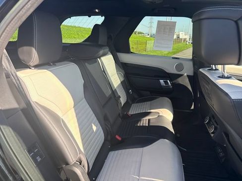 Used 2023 Land Rover Discovery Metropolitan Edition AWD/4WD image 14