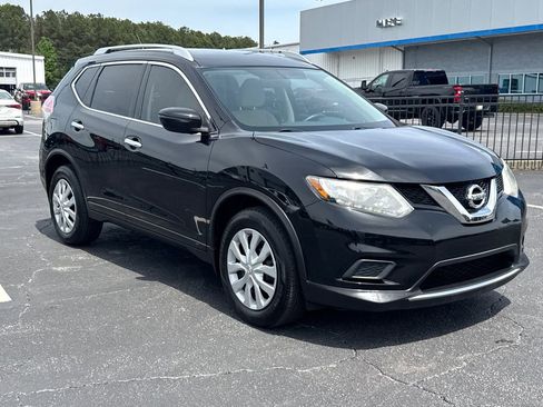 Used 2016 Nissan Rogue S w/ Appearance Package FWD image 4