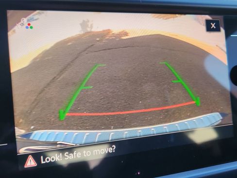 Certified 2024 Volkswagen Taos SE image 22