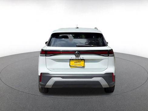 Used 2026 Volkswagen Tiguan SE FWD image 10