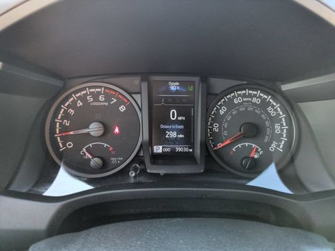 Used 2020 Toyota Tacoma SR AWD/4WD image 15