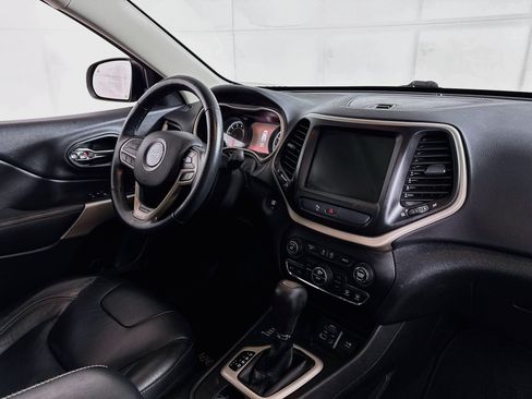 Used 2018 Jeep Cherokee Limited AWD/4WD image 29