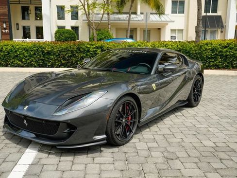 Used 2020 Ferrari 812 Superfast RWD image 13