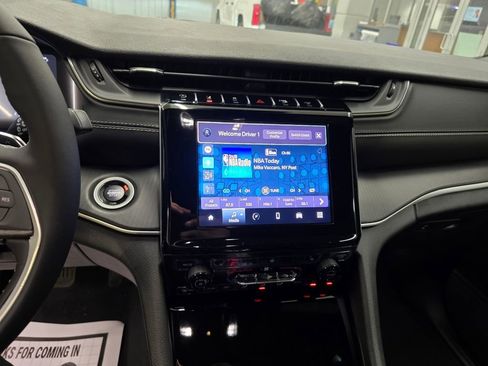 New 2025 Jeep Grand Cherokee Laredo w/ Luxury Tech Group I RWD image 20