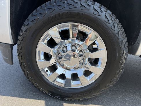Used 2019 GMC Sierra 2500 Denali w/ Duramax Plus Package AWD/4WD image 18