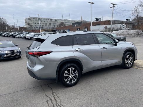 Used 2023 Toyota Highlander XLE image 8