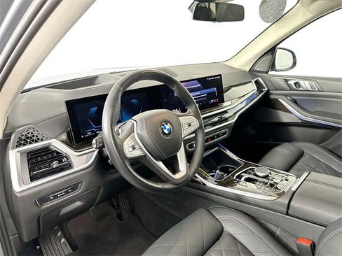 Used 2025 BMW X7 xDrive40i w/ Premium Package image 22