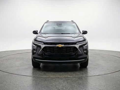 Used 2025 Chevrolet Trax LT w/ LT Convenience Package FWD image 2