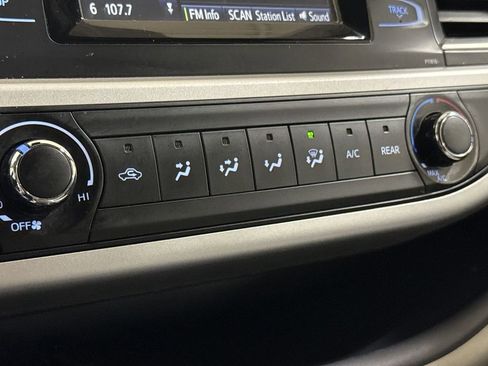Used 2019 Toyota Highlander LE image 16