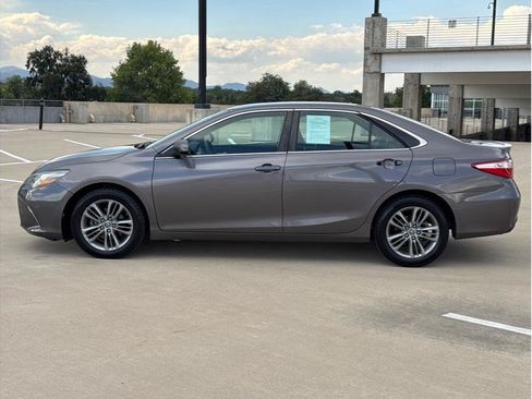 Used 2015 Toyota Camry SE w/ Protection Package FWD image 4