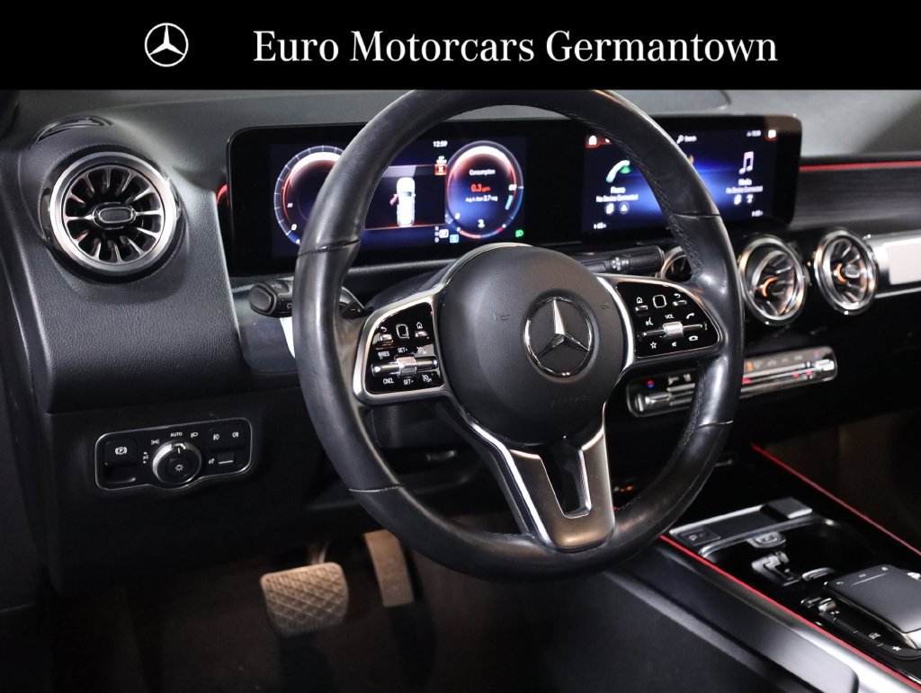 Used 2023 Mercedes-Benz GLB 250 4MATIC w/ Premium Package image 32
