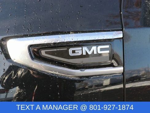 Used 2024 GMC Yukon XL Denali image 11