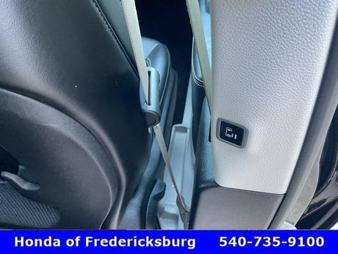 Used 2024 Chrysler Pacifica Touring-L FWD image 22