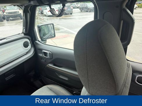 Used 2025 Jeep Wrangler Unlimited Sahara AWD/4WD image 17
